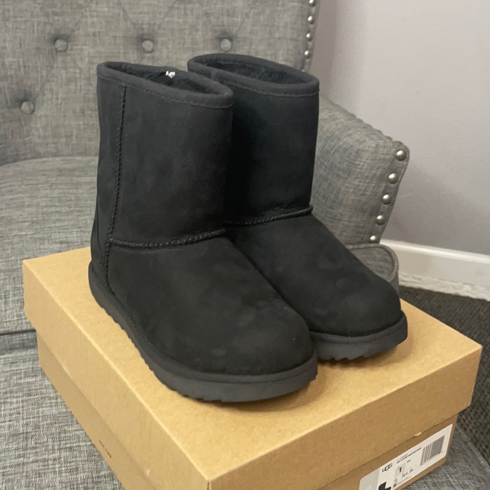 UGG Kids classic weather short black Boot